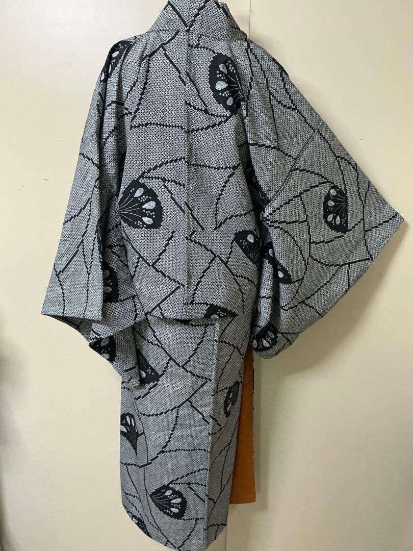 蝶模様絞り柄の小紋着物から　二部式お着物