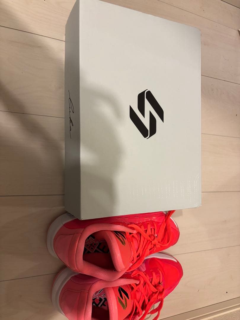 ピンク バスケットボールシューズ