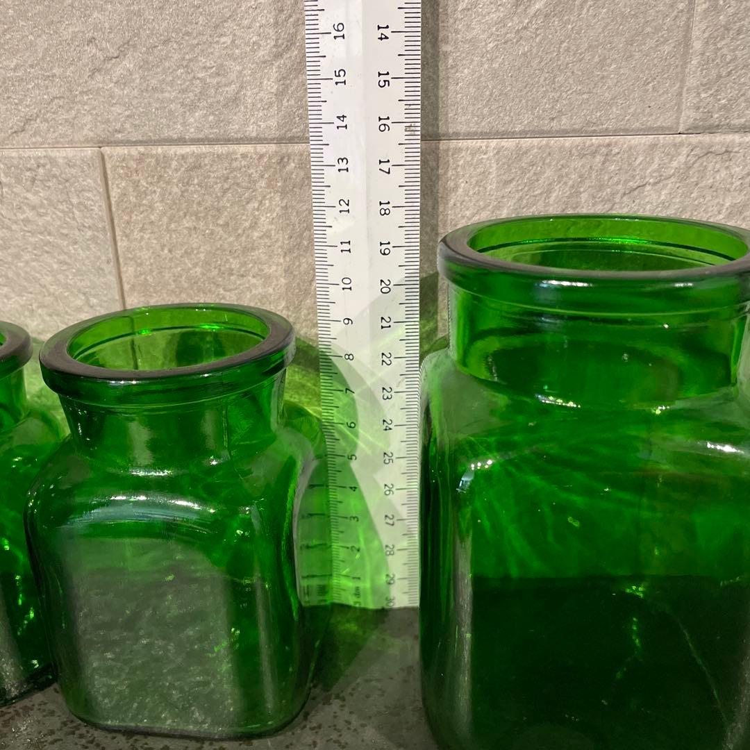 蓋付きベルギー製エメラルドグリーン ガラス瓶4個