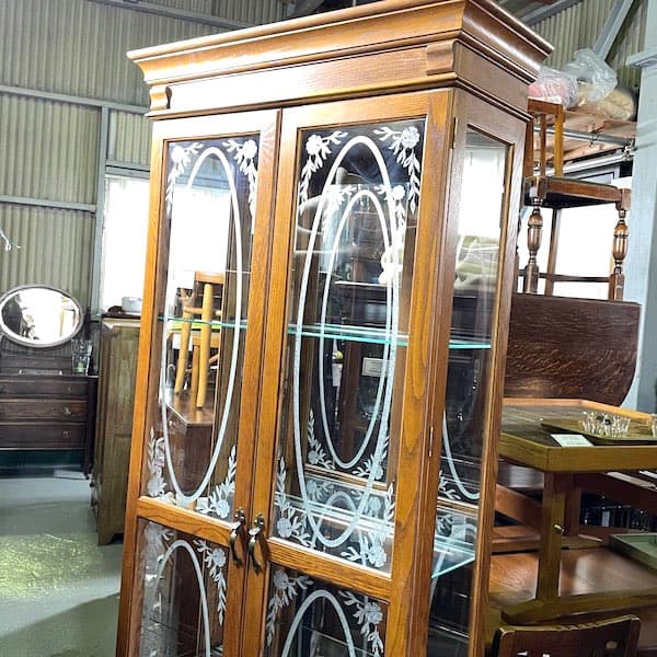 関西限定　送料別　アメリカ製　飾り棚　キュリオケース　ショーケース