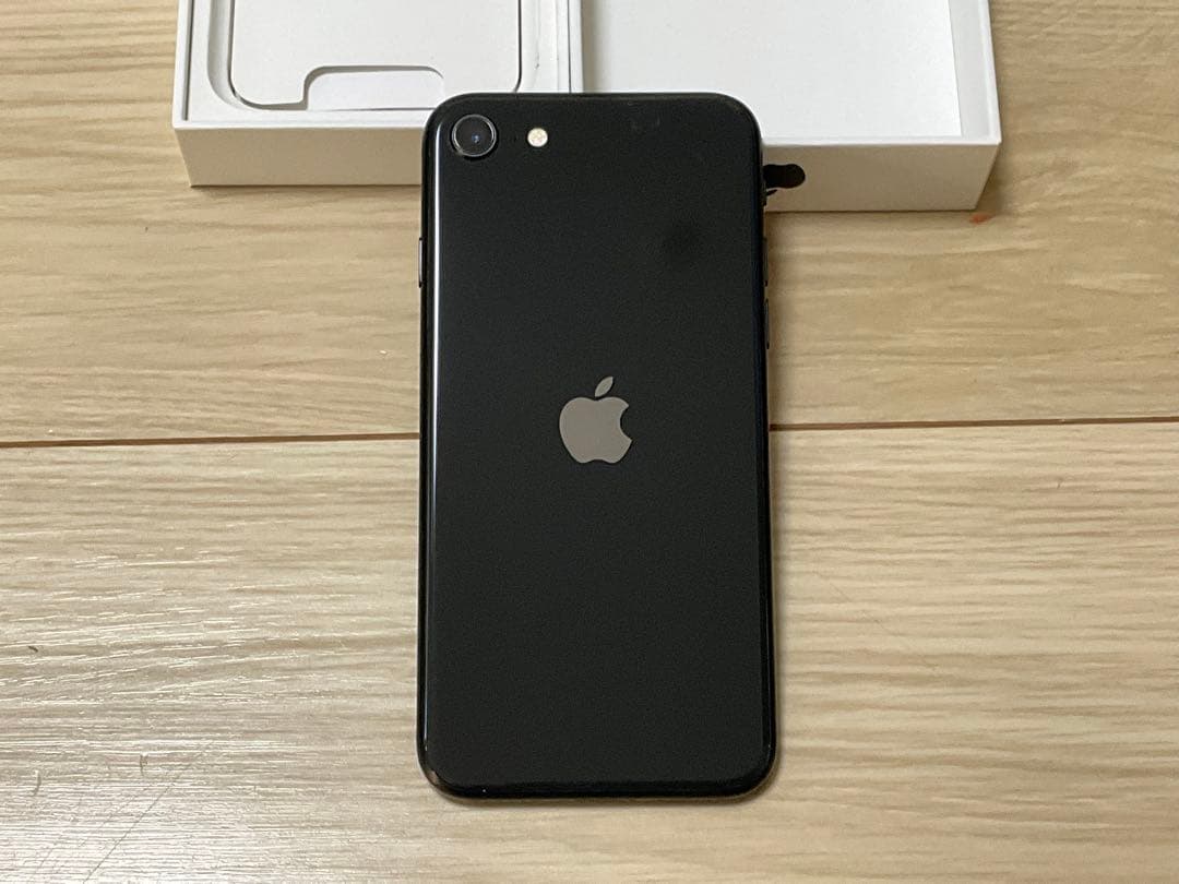 Apple iPhone SE(第二世代)64GB 黒　SIMフリー