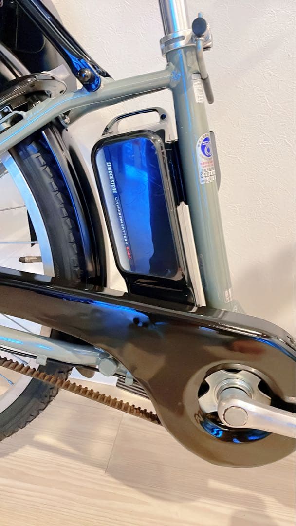 ブリヂストンの電動アシスト自転車、26インチ、ターコイズ。