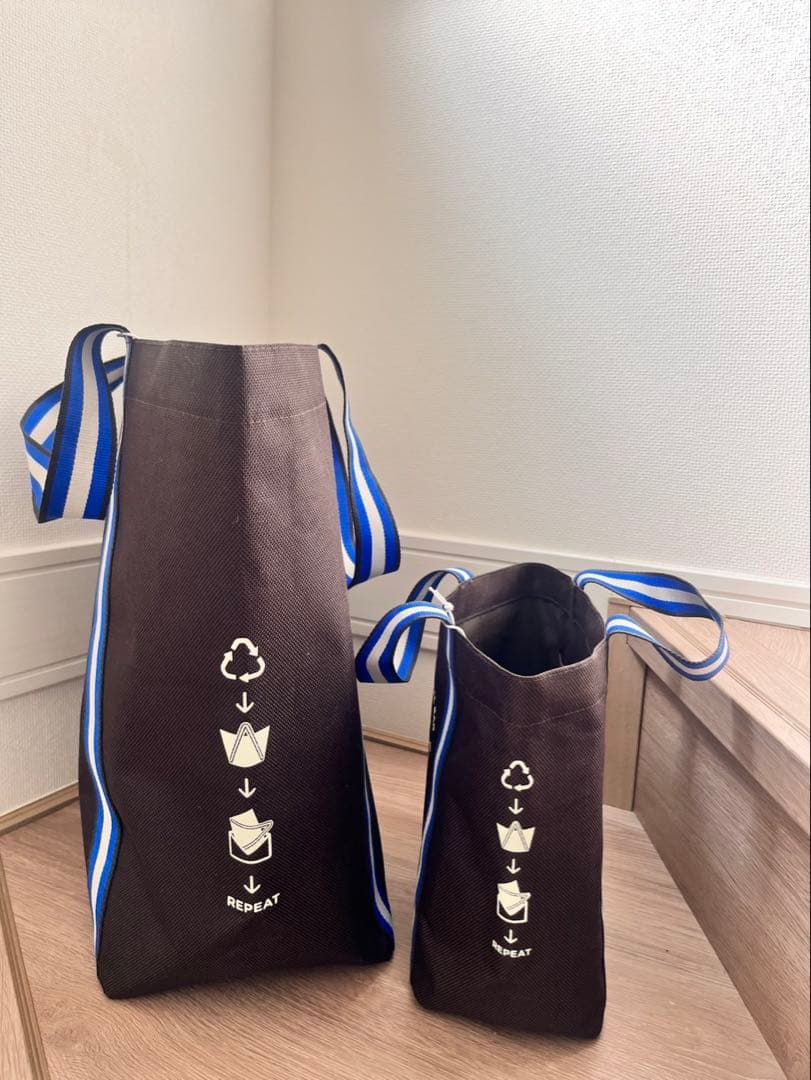 アニヤ・ハインドマーチ　THE UNIVERSAL BAG 大小セット