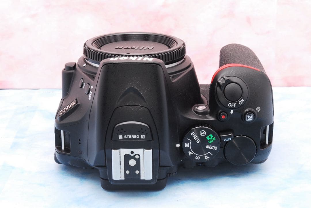 ニコン D5600★望遠レンズ付Wレンズ★僅か700S★一眼レフカメラ