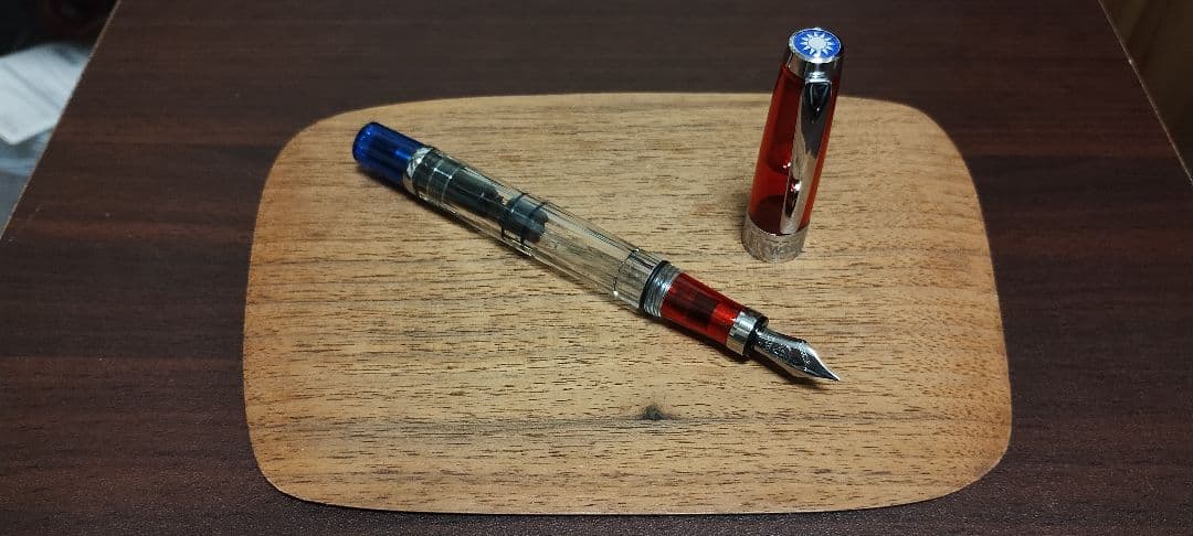 【希少・国旗天冠モデル】TWSBI DIAMOND 580 RB 細字(F)