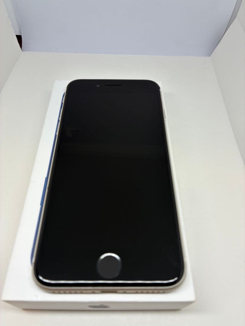 【超美品】iPhone SE3 128G スターライト　SIMフリー　新品電池