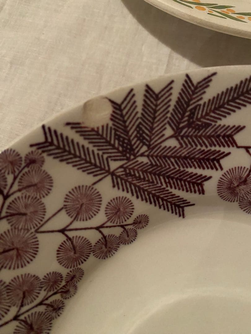 フランスと北欧のアンティークプレート　希少なミモザ柄2枚