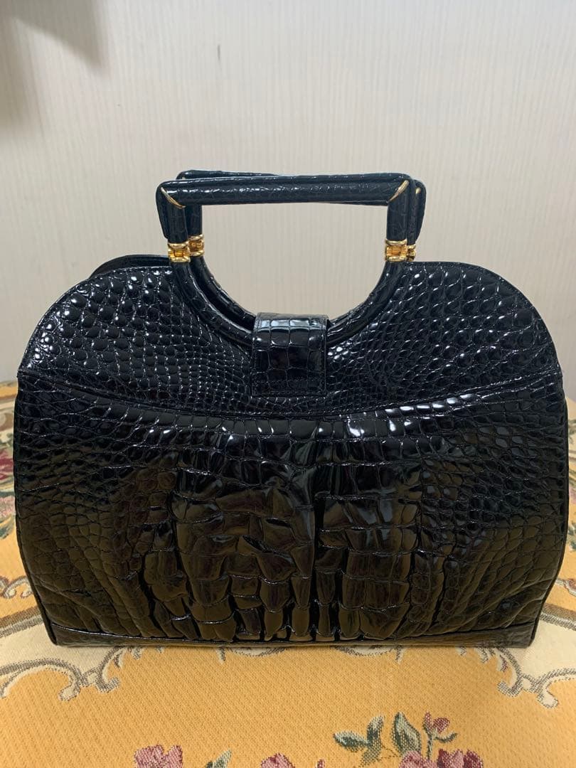 BALLY シャイニングクロコダイルハンドバッグ黒　ドイツ製