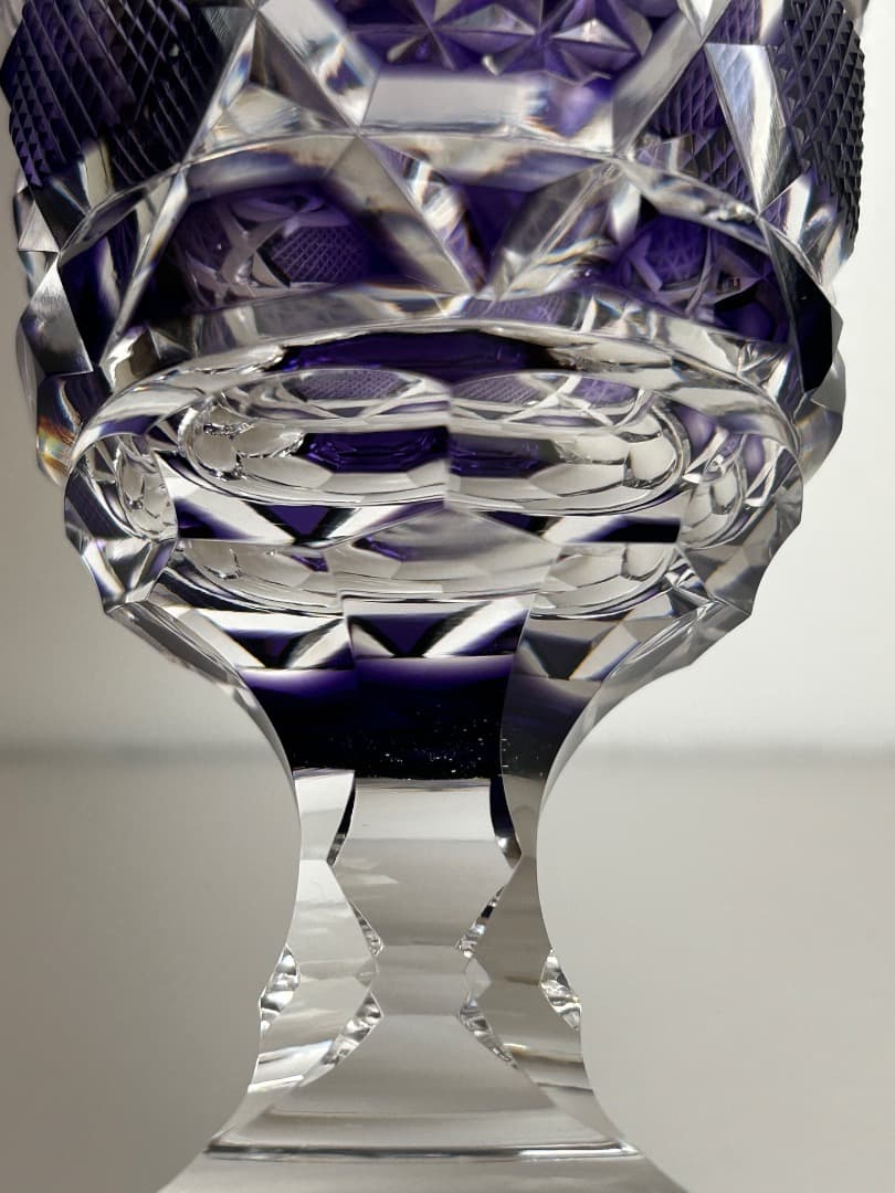 薩摩切子『紫被せ切子足付杯』(大友清三作)