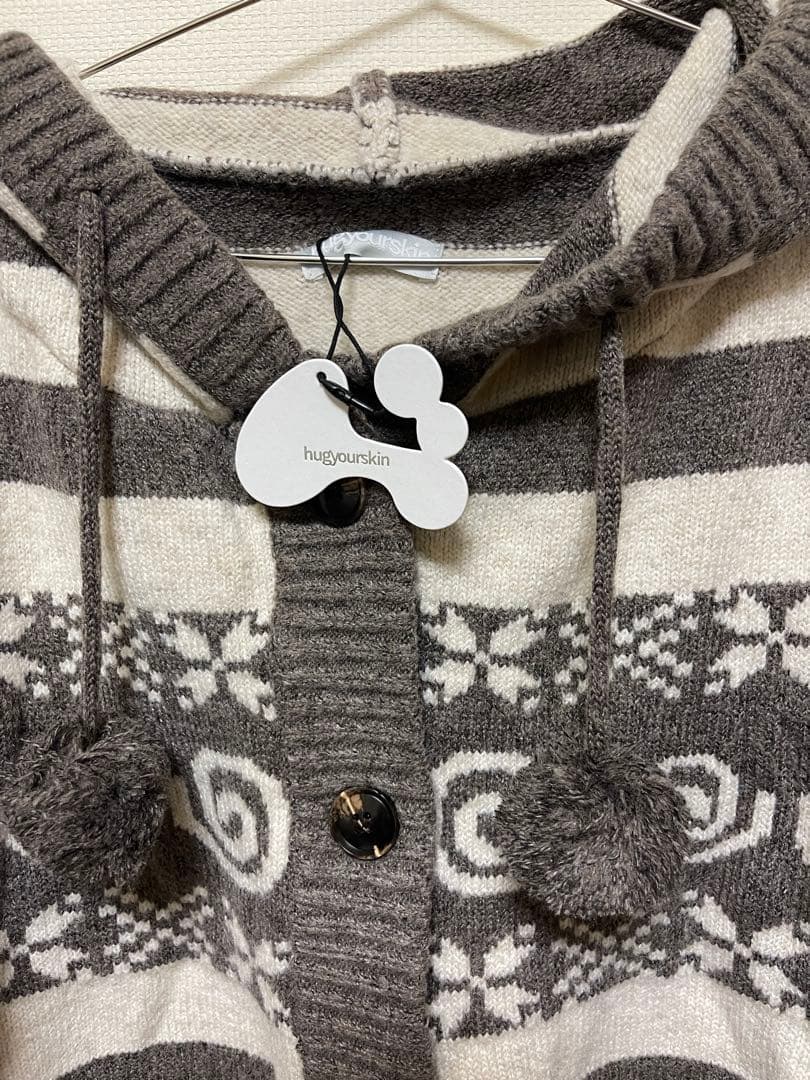 トップス HUG YOUR SKIN Angel wing pom-pom hooded