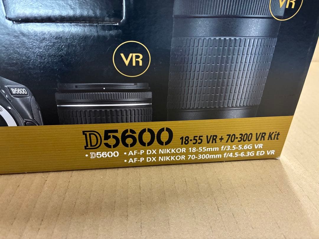 Nikon D5600 ダブルズームキット 新品 箱ダメージ有