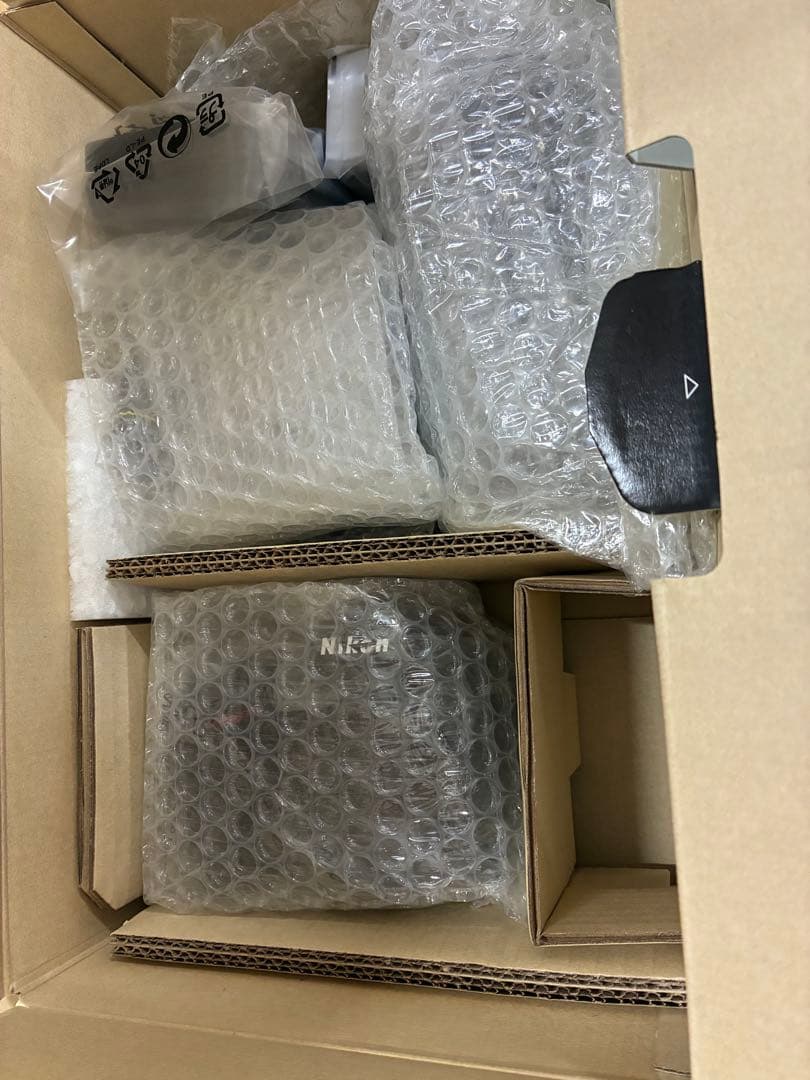 Nikon D5600 ダブルズームキット 新品 箱ダメージ有