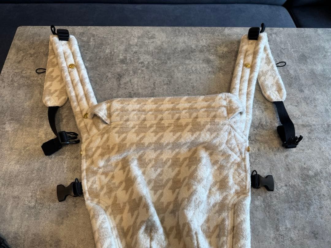 【前向きインサート未使用タグ付き】artipoppe 抱っこ紐