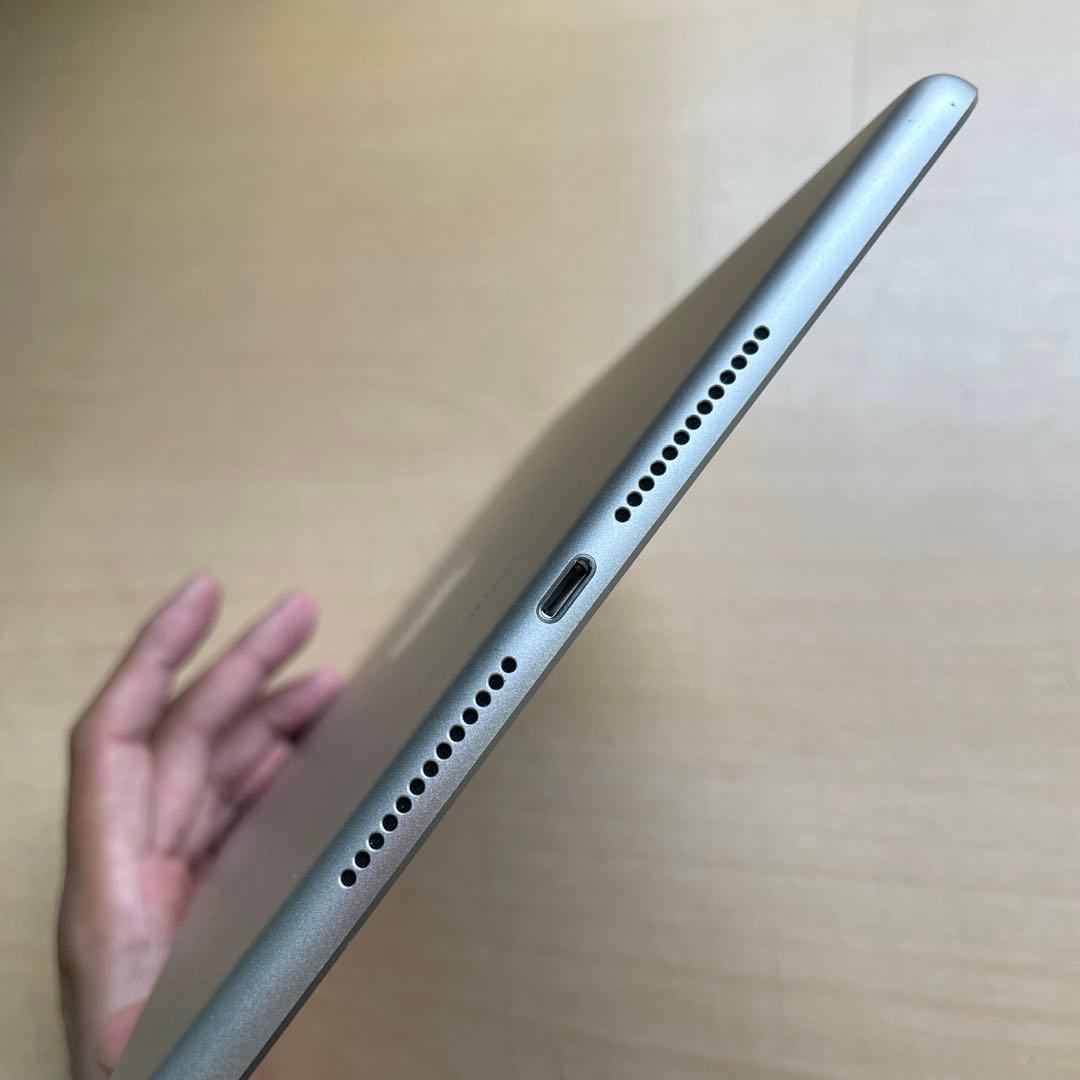 iPad 第6世代　A1893　Wi-Fiモデル　シルバー　32GB 美品　#2