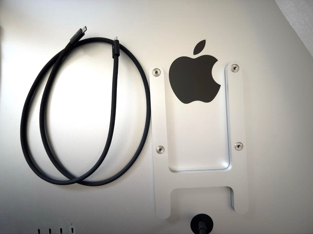 Apple StudioDisplay VESAマウント