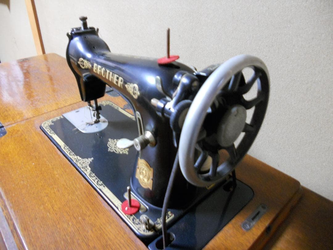 レトロ 足踏みミシン BROTHER ブラザー ミシン です。