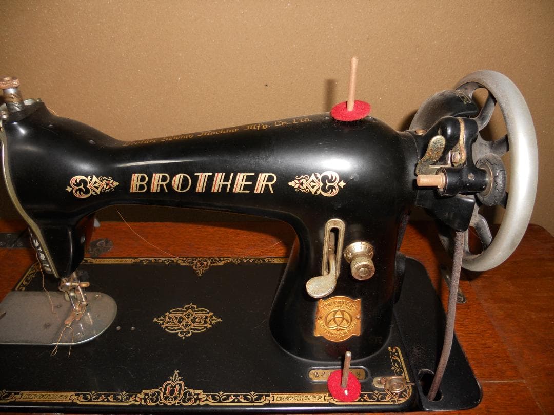 レトロ 足踏みミシン BROTHER ブラザー ミシン です。