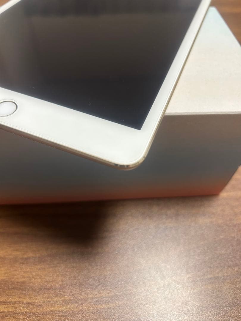 美品　バッテリー最大容量99% iPad mini4 ゴールド 本体