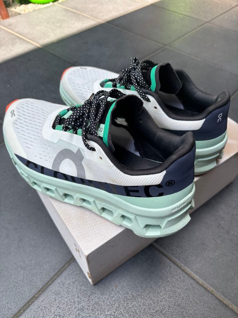 ON Cloud monster ランニングシューズ　26センチ