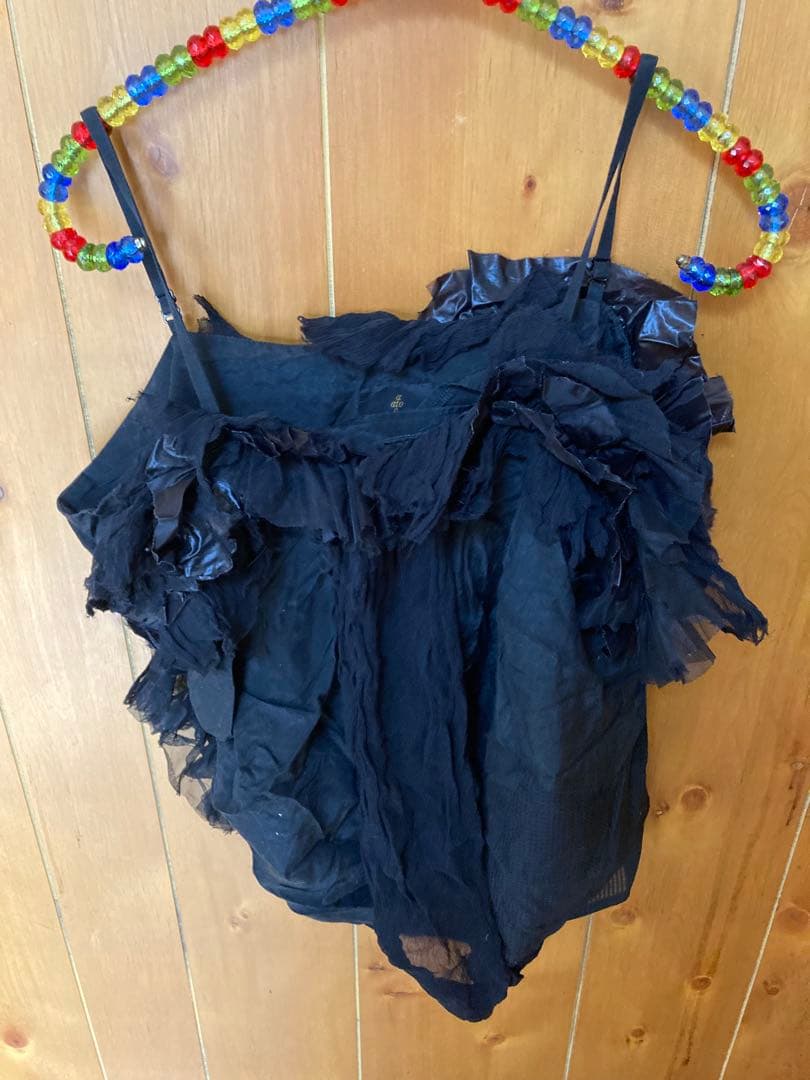 ato アトウブラック フリルキャミソール