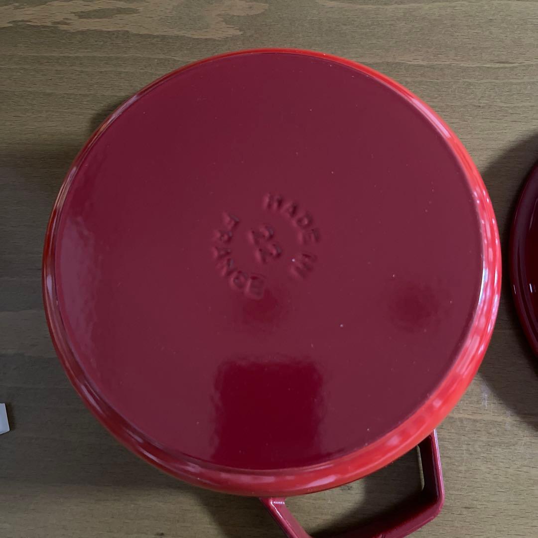 STAUB ココットラウンド鋳鉄製　赤色 両手鍋 22cm