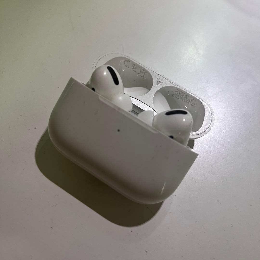 【即日発送】AirPods pro本体 ホワイト 充電ケース付き