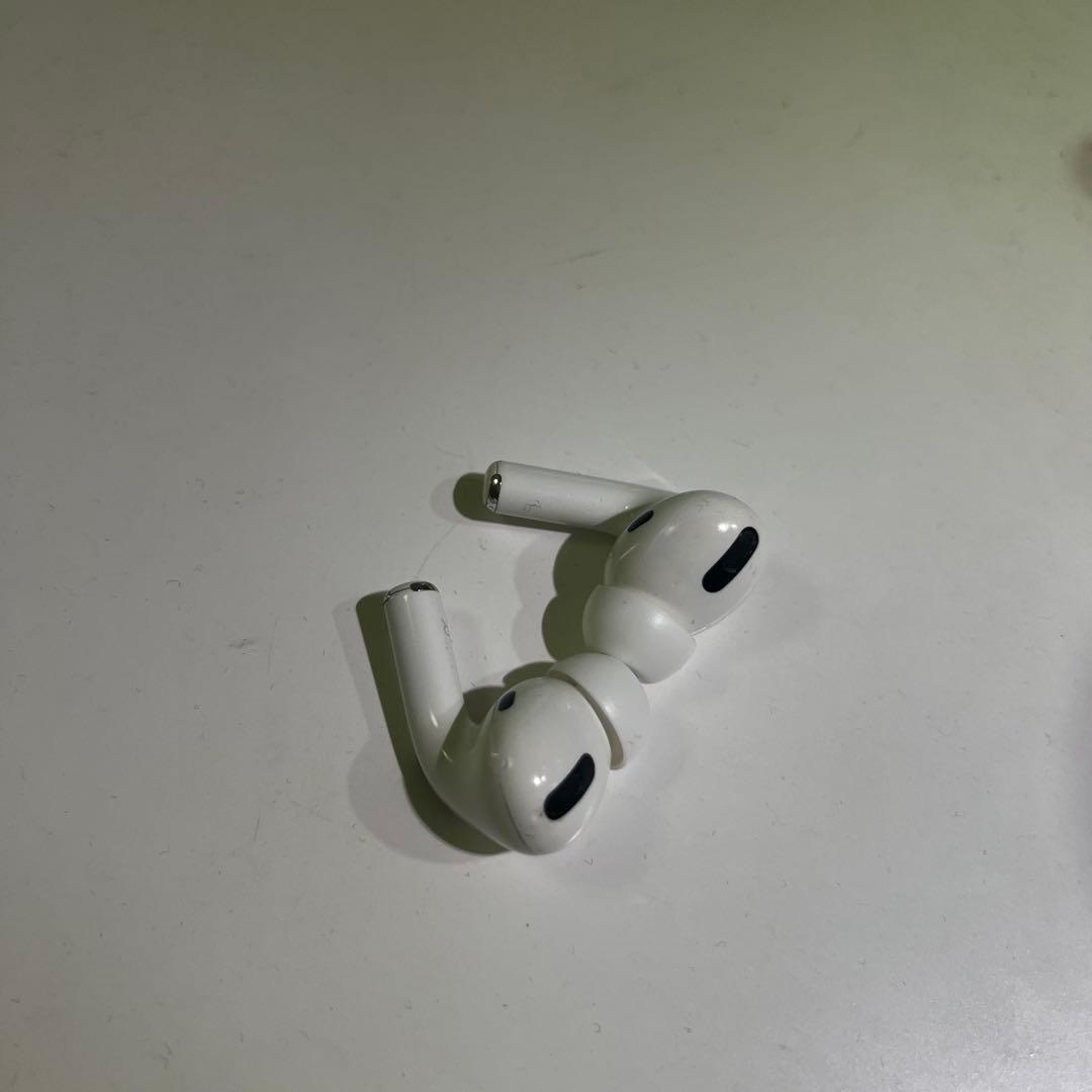 【即日発送】AirPods pro本体 ホワイト 充電ケース付き