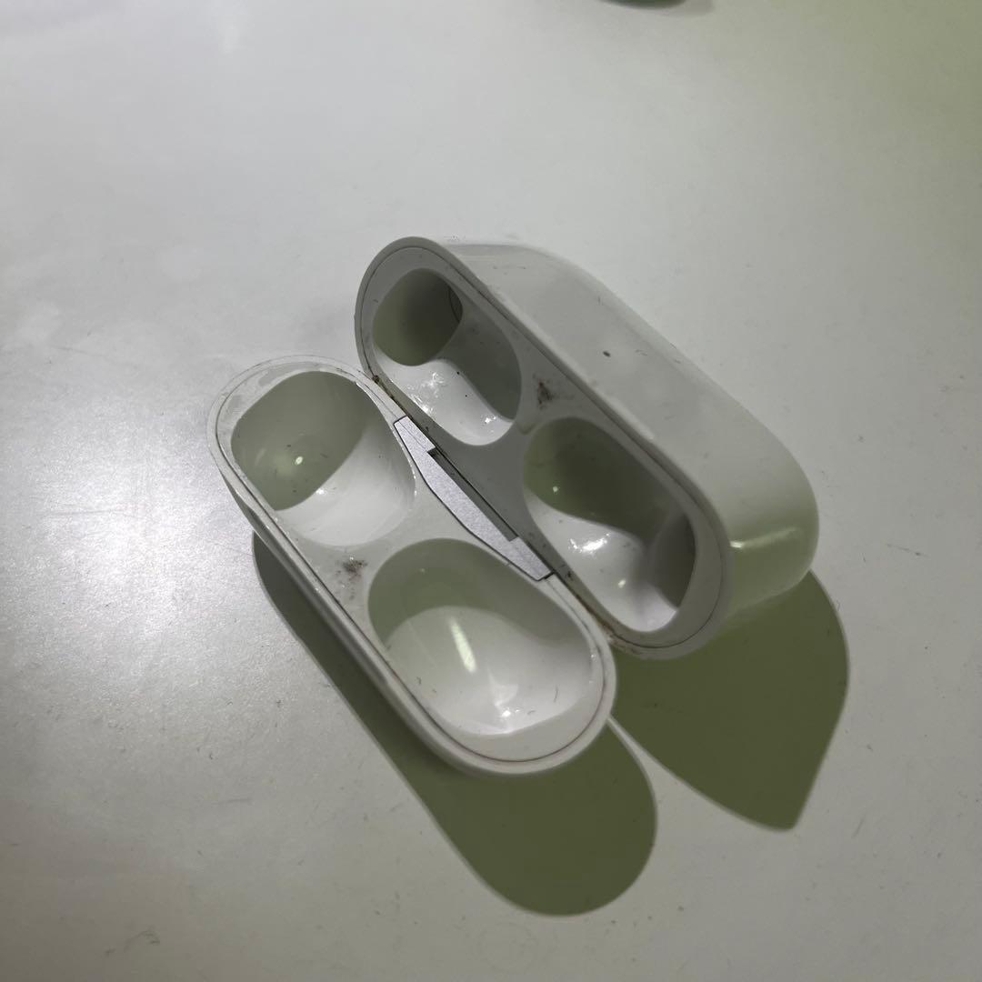 【即日発送】AirPods pro本体 ホワイト 充電ケース付き