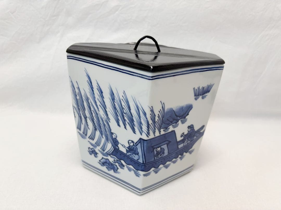 茶道具 平安祥堂造 染付 菱形水指 蓋裏サイン有 塗蓋付 茶器 底印 共箱
