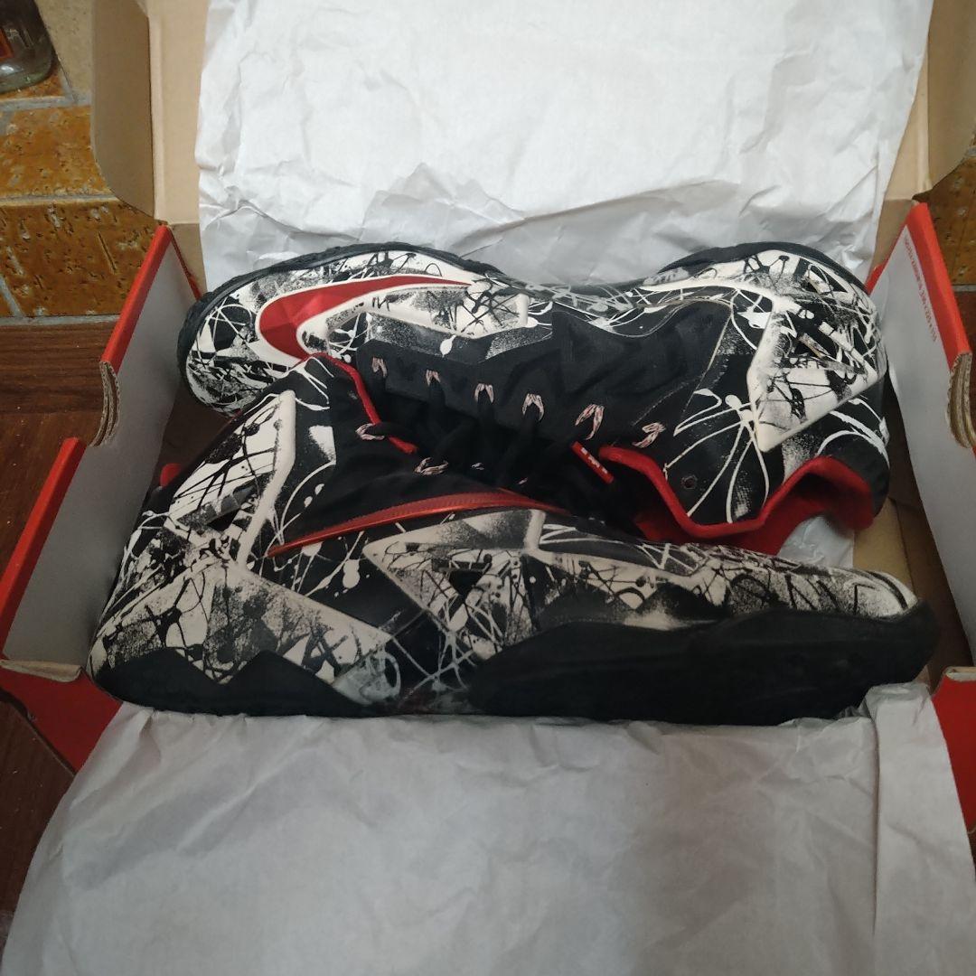 Nike LeBron 11 グラフィティ
