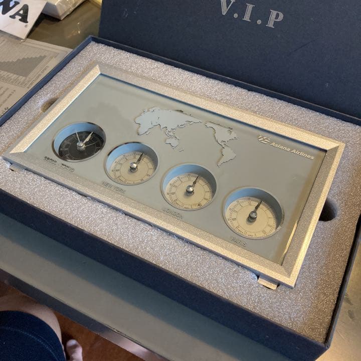 VIP 世界　置き時計