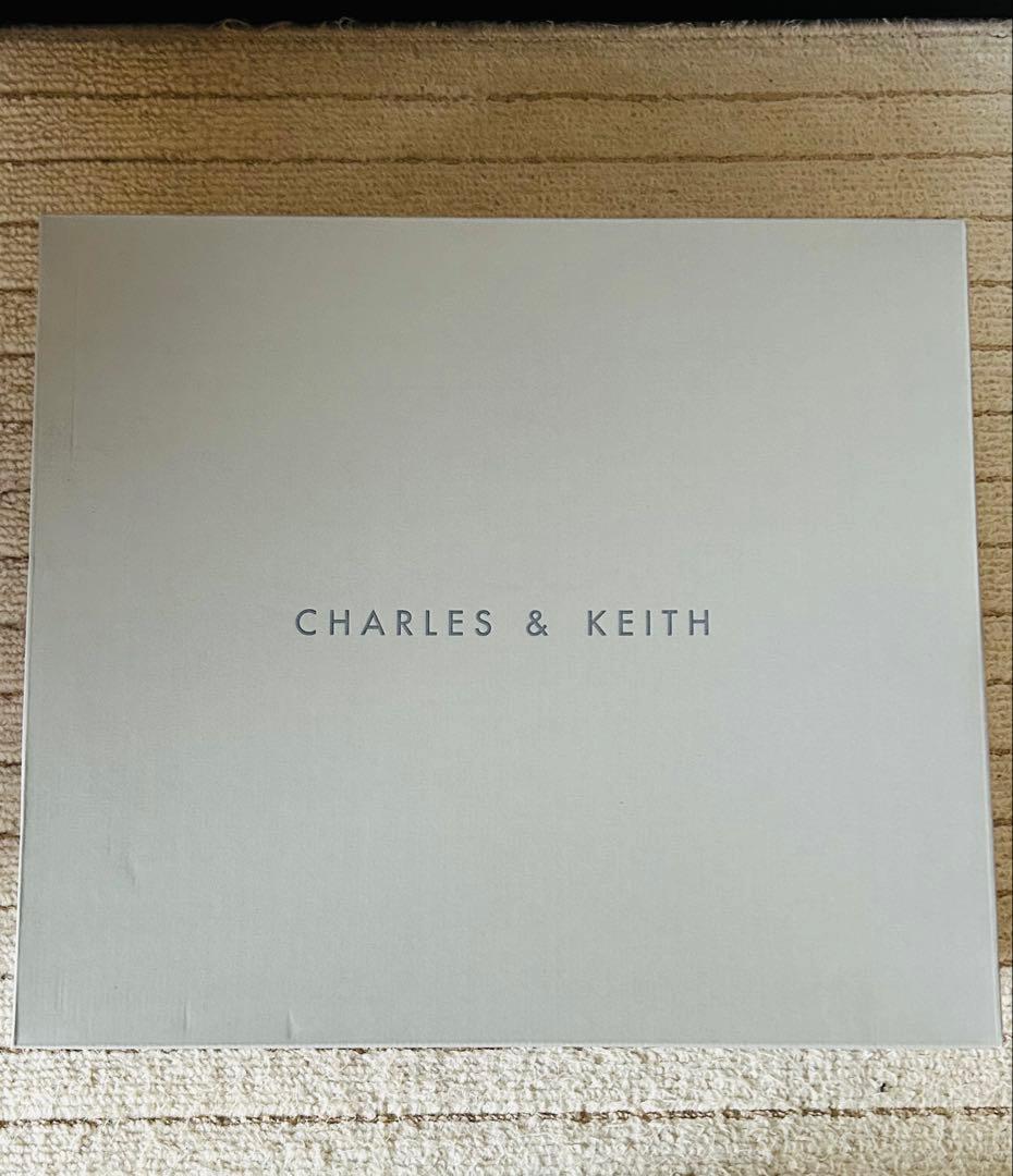 値下げしました❗️CHARLES & KEITH サイドジップ アンクルブーツ