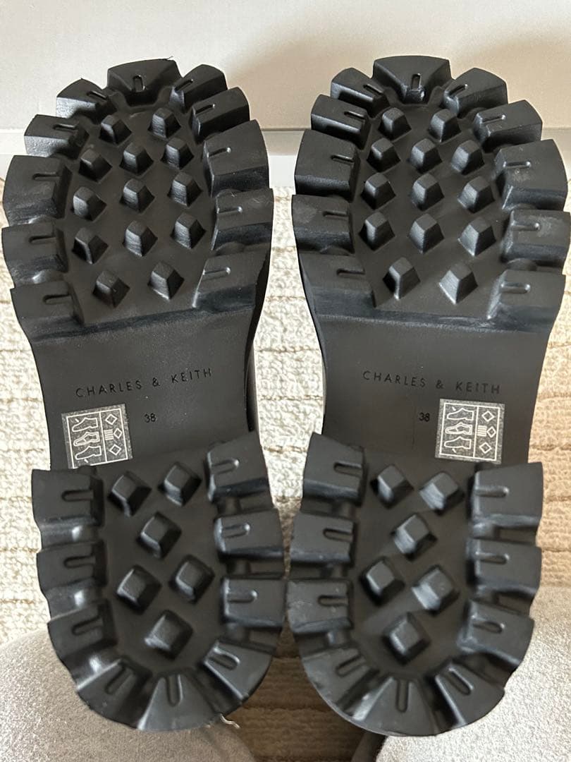 値下げしました❗️CHARLES & KEITH サイドジップ アンクルブーツ