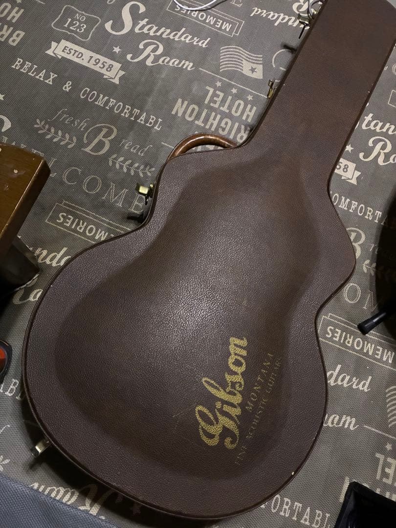 ギブソンJ 200 100周年限定モデル