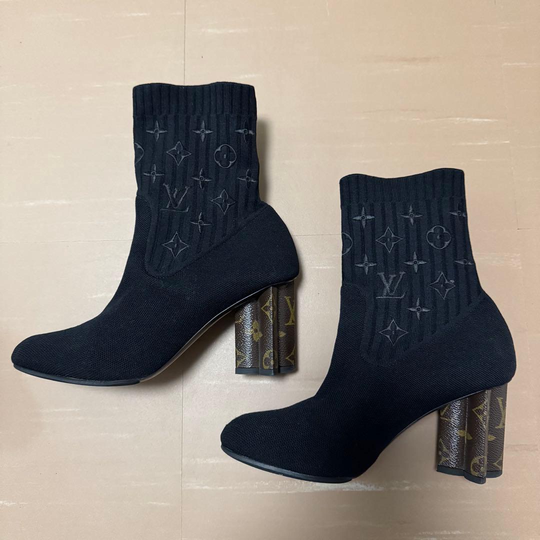 【美品】LOUIS VUITTON ブラック シルエットラインアンクルブーツ