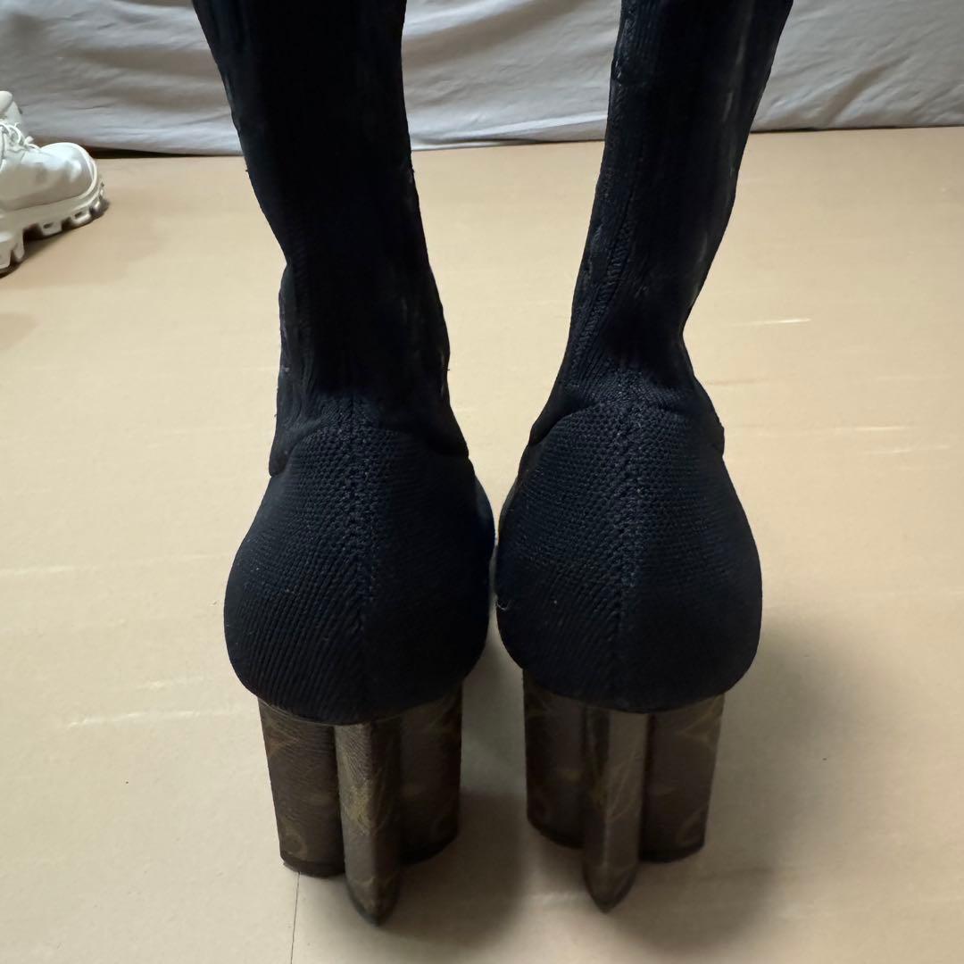 【美品】LOUIS VUITTON ブラック シルエットラインアンクルブーツ