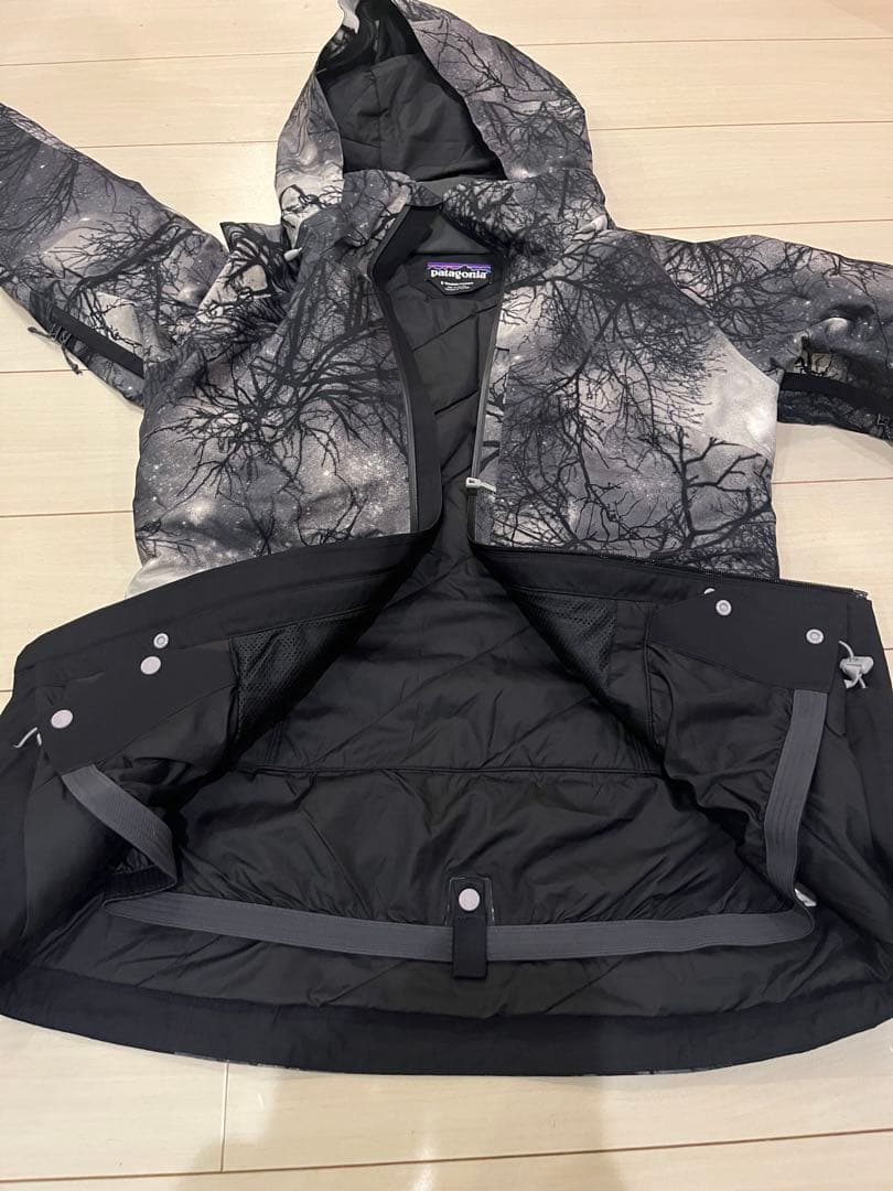 Patagonia スノーボード用ウェア 女性用 木の枝と星空デザイン