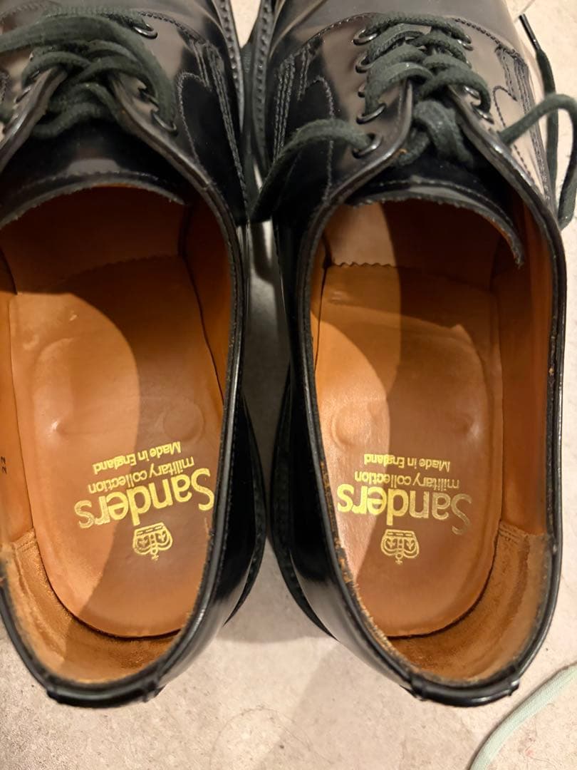 SANDERS ポリッシュドレザー キャップトゥシューズ