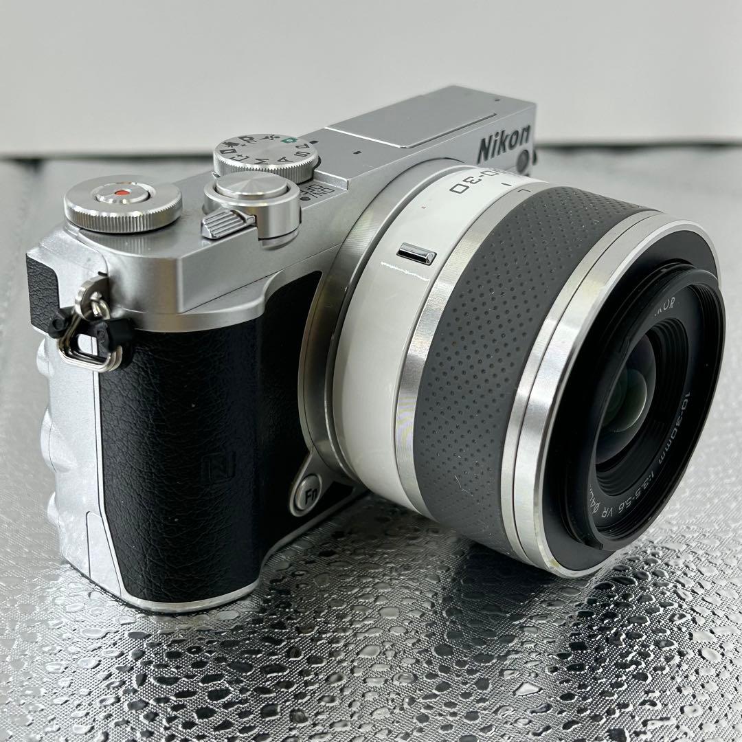 ■美品 Nikon ニコン 1 J5 レンズセット ミラーレスカメラ