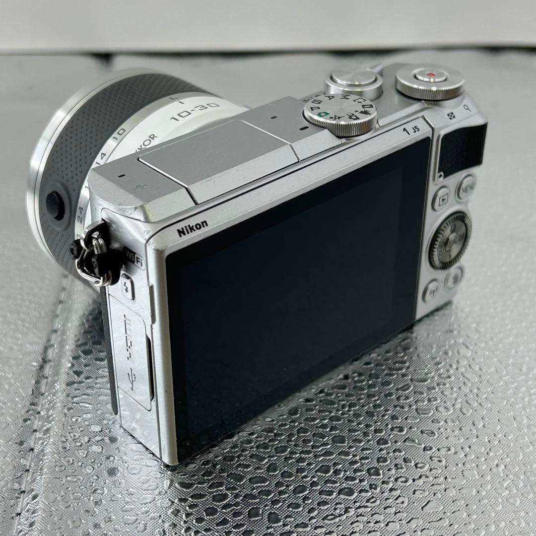 ■美品 Nikon ニコン 1 J5 レンズセット ミラーレスカメラ