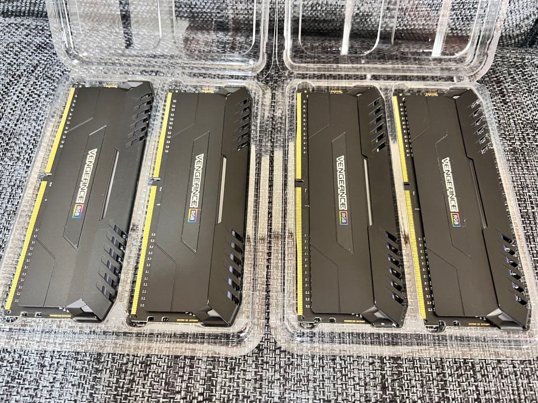 メモリー CORSAIR VENGEANCE RGB DDR4 32GB 3466MHz