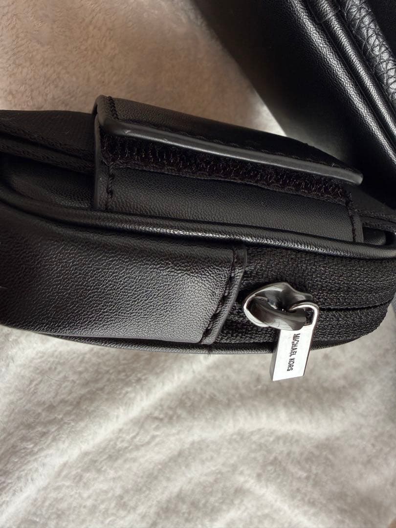 【ハワイ正規店購入】MICHAEL KORS ブラックショルダーバッグ