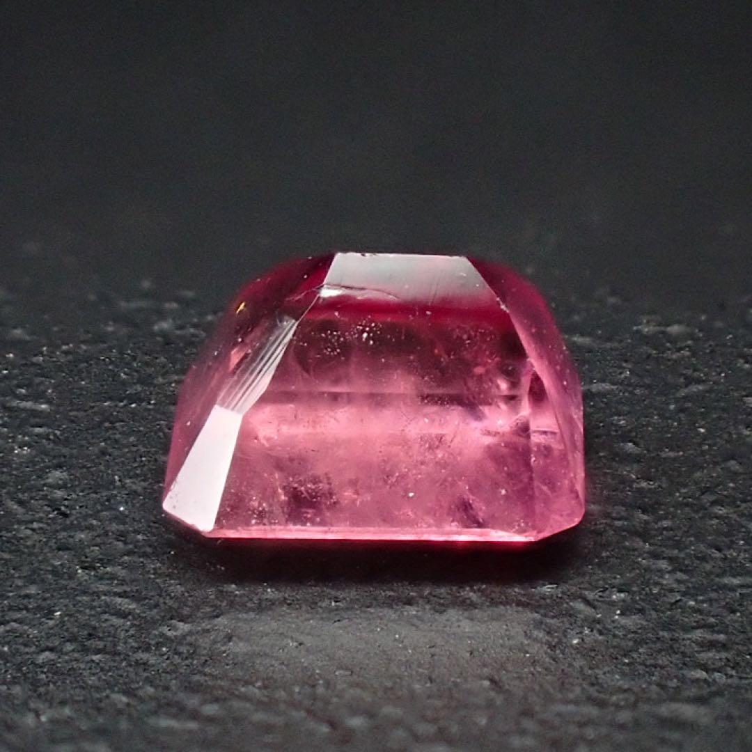 【アメリカ/ユタ産】レッドベリル(ビクスバイト)