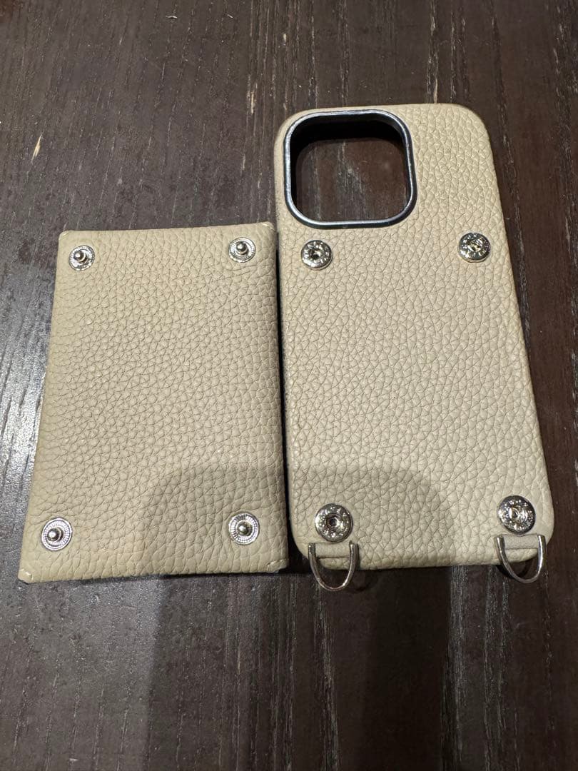 エトープ　ボナベンチュラ　iPhone15pro 別売のエンベロープポーチつき！