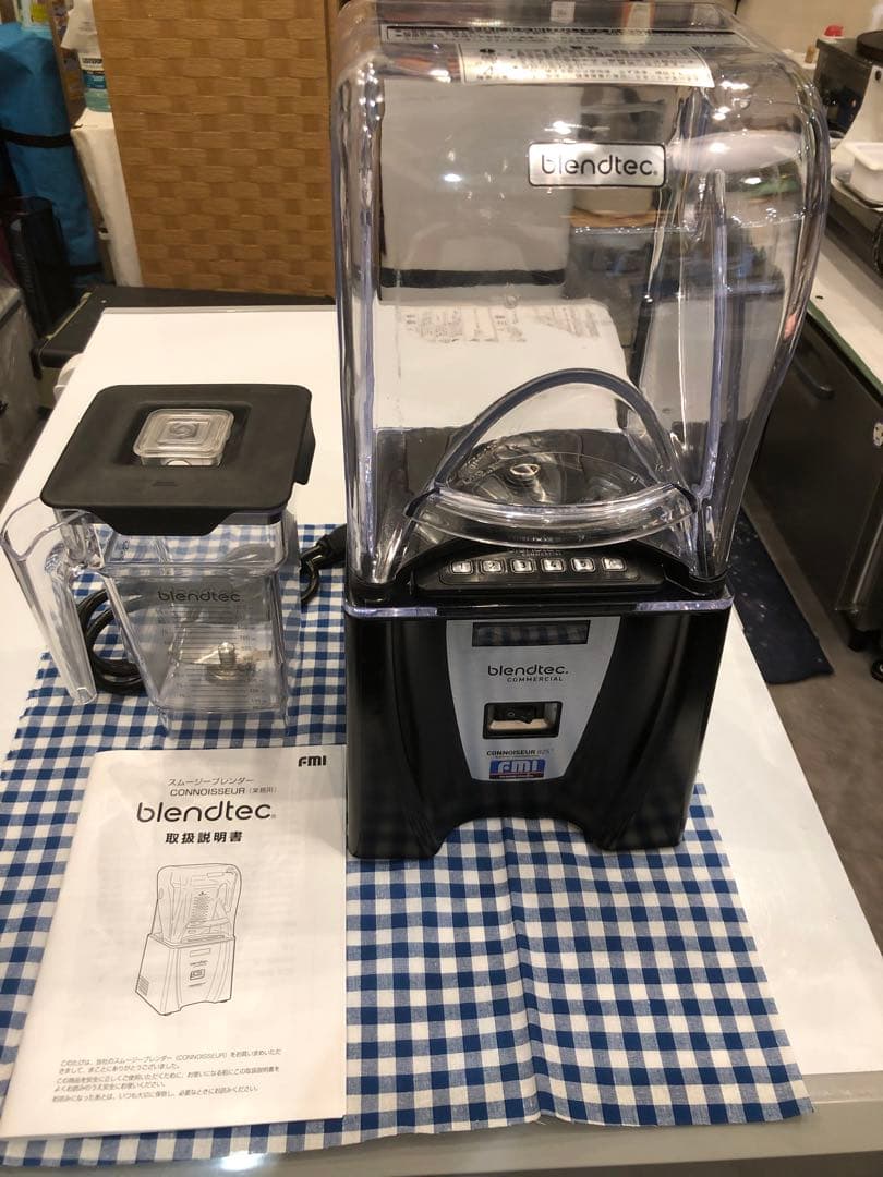T*H様 blendtec 高性能ブレンダー 本体と付属品（FMI スムージーブ