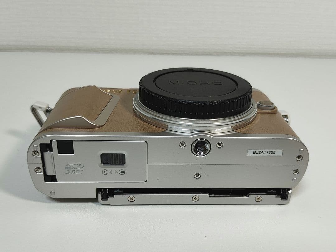 OLYMPUS ミラーレス一眼カメラ PEN E-PL9 ボディー ブラウン