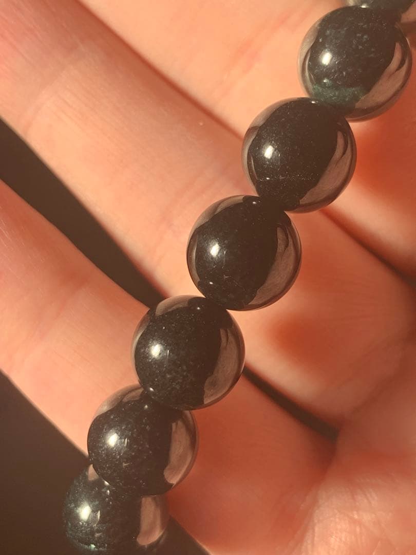 極上の糸魚川黒翡翠ブレスレット　上質黒ひすい　ヒスイ　翡翠　ヒーリング　根付