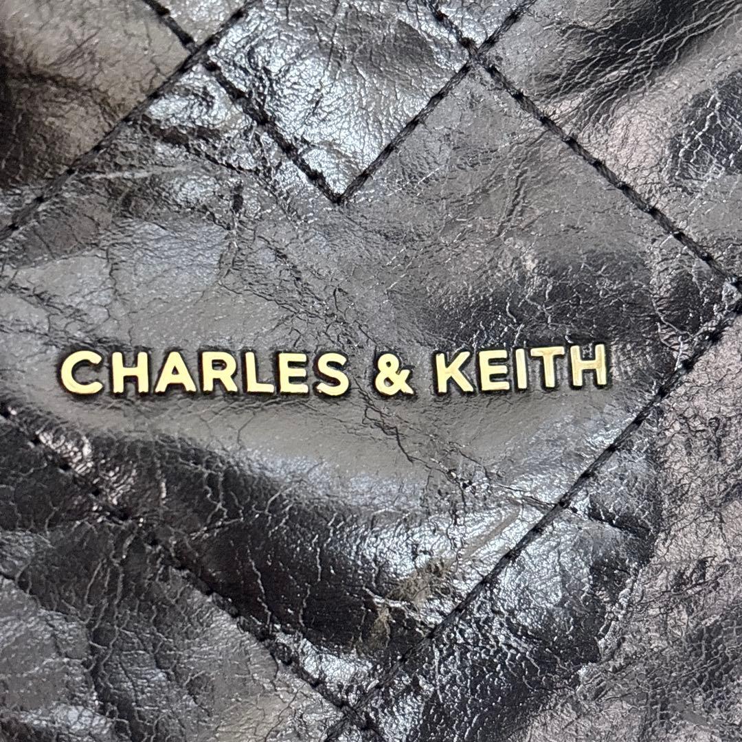 チャールズアンドキース ドゥオ ブレードチェーン ハンドル ホーボーバッグ 黒