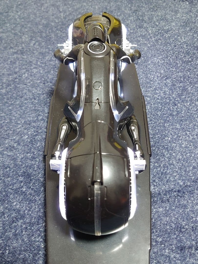 1/10 『TRON:LEGACY』 ライトサイクル　ダイキャストフィギュア