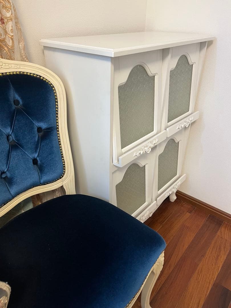 極美品ディスプレイラック　本棚　フラップ扉付 ロココ　アンティーク　猫脚　姫系